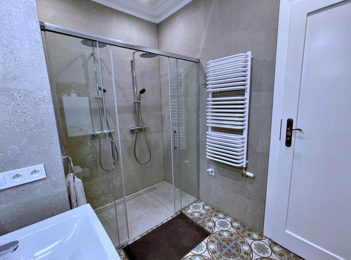 Rzeszowska 5 Apt. 3 * Krakau